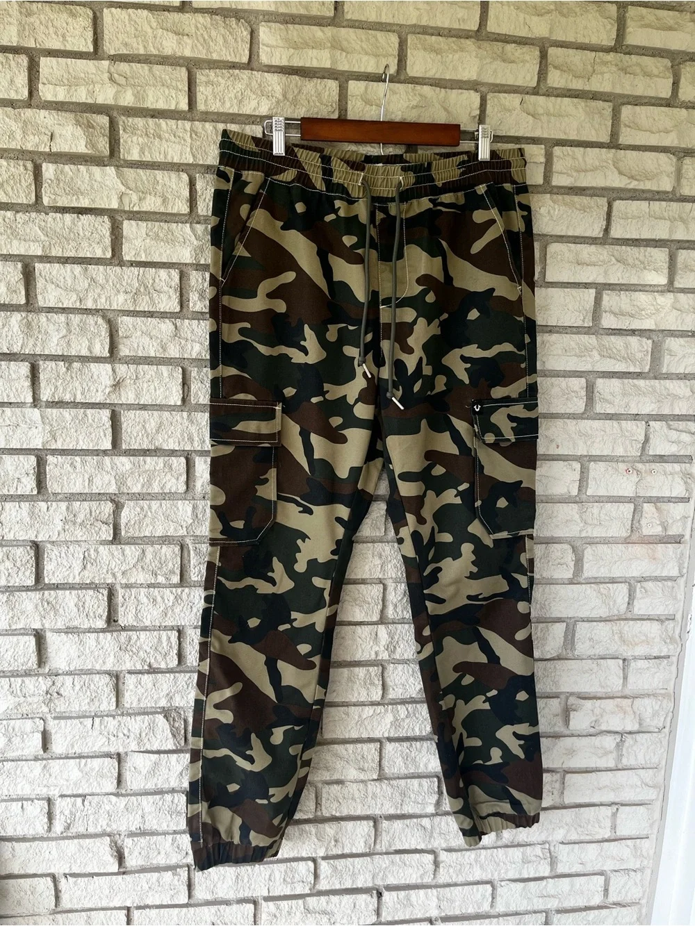 Men’s True Religion Camo Cargo Drawstring Joggers Size Medium